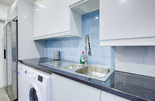 Gooshays Casa | 6 - 7 Beds-sleeps 12-elizabeth Line-free Parking