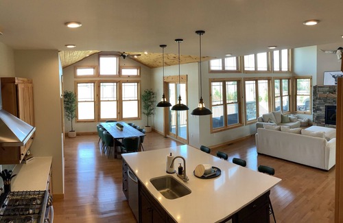 Ontario City Casa | 6 acre estate in Ontariowith lake views