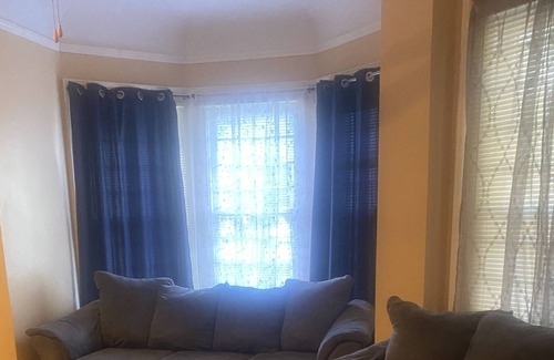 Hough Casa | 6 Bdr 4 bth home perfect for student housing