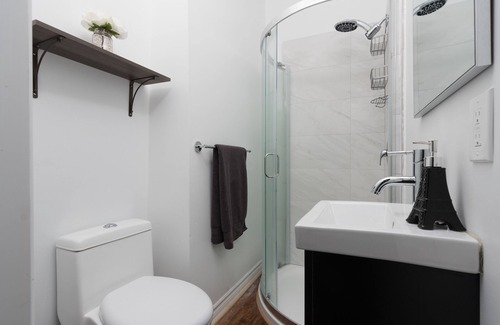 Cabbagetown Casa | 6 Bdrm + 5 Bthrm Heritage Home - Ideal for Students and Young Professionals