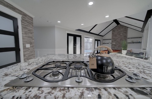 Fleetwood Casa | 6 bdrm home w pool/hot tub/pool table/bar/kareoke