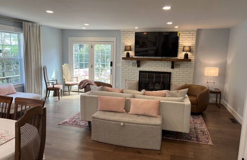 Paducah Casa | 6-bdrm house, complete renovation, 1 mile from historic downtown, quilt museum