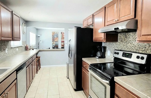 Dupont Casa | 6 bdrms-3 baths-2 Kitchens-2 Living Rooms - Easy Access to Red Rocks / Downtown!