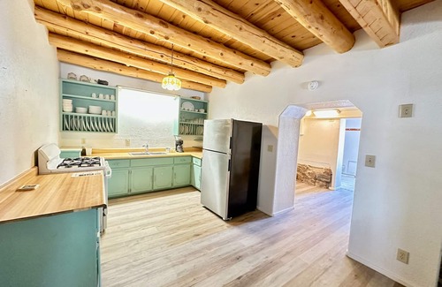 Rutheron Casa | 6 Bed, 3 Bath Historic Home, Sleeps 20
