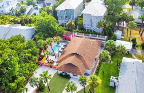 Savannah Beach Apartamento | 6 Bed 4 Ba Resort Style Home w Heated Pool