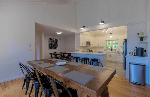 Muskoka Lakes Casa | 6 Bed 4 Full Bath Muskoka Waterfront Cottage! Sleeps 14