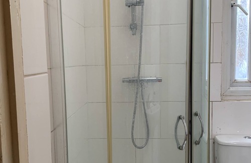 Tottenham Hale Apartamento | Piso de 15 camas junto al centro comercial Tottenham Hale
