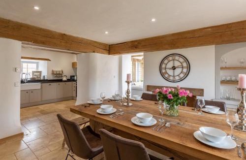 Tiverton Casa | 6 Bed in Cadeleigh 66780
