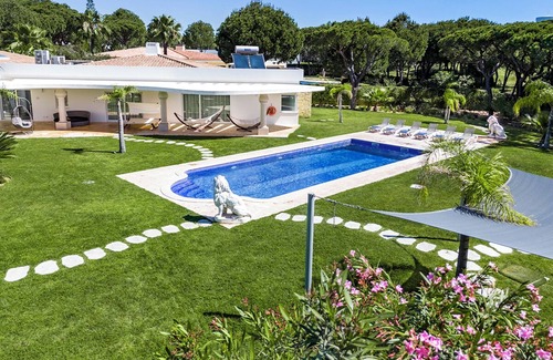 Vilamoura Villa | Villa de lujo de 6 habitaciones frente al campo Millenium Golfe