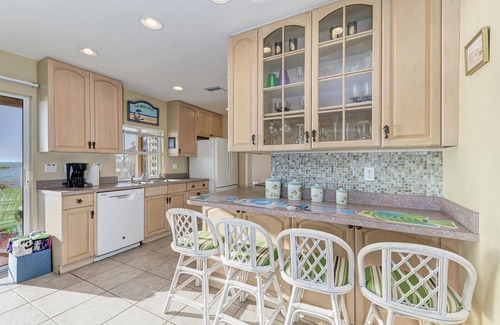Englewood Casa | 6 Bedroom/5 Bathroom Direct Beachfront Home Located on the Gulf of Mexico