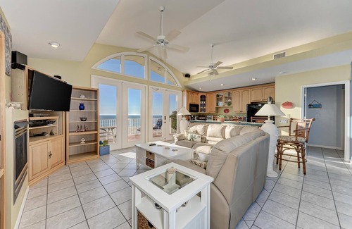 Englewood Casa | 6 Bedroom/5 Bathroom Direct Beachfront Home Located on the Gulf of Mexico