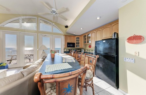 Englewood Casa | 6 Bedroom/5 Bathroom Direct Beachfront Home Located on the Gulf of Mexico