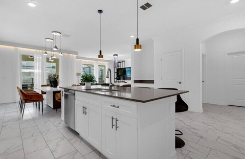 Campbell Casa | 6 Bedroom/ 5 Bathroom Storey Lake (4366 RS)