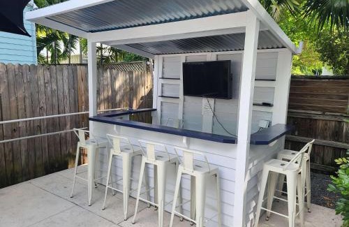 Downtown Casa | 6 Bedroom 6 Bath Guesthouse on Duval Street