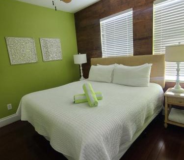 Downtown Casa | 6 Bedroom 6 Bath Guesthouse on Duval Street