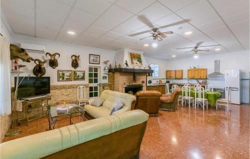 Lucena Casa | 6 Bedroom Amazing Home In Lucena
