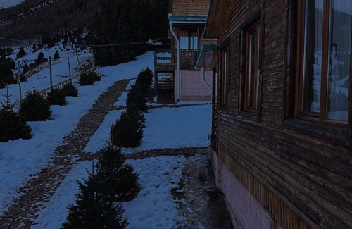 Chunkurchak Casa | 6-bedroom country house in beautiful Bishkek with AC, WiFi