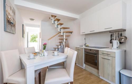 Pag Casa | 6 Bedroom Gorgeous Home In Pag
