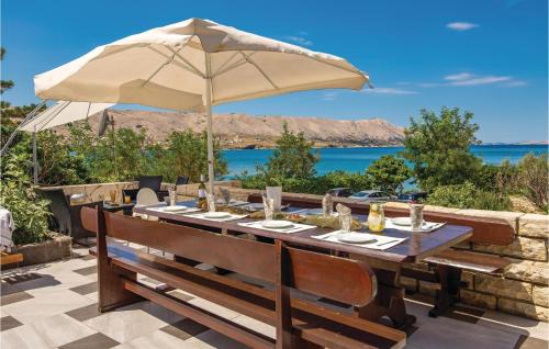 Pag Casa | 6 Bedroom Gorgeous Home In Pag