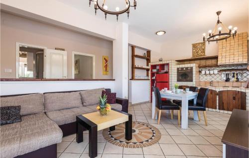 Pag Casa | 6 Bedroom Gorgeous Home In Pag