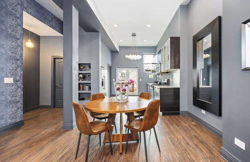 Bronzeville Casa | 6 Bedroom Guest House