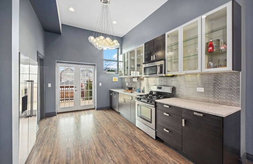 Bronzeville Casa | 6 Bedroom Guest House