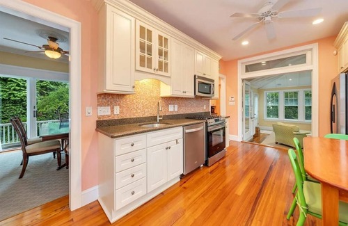 Admiral Estates Casa | 6 Bedroom Home 1 Block to the Beach! 1611 New Jersey Ave