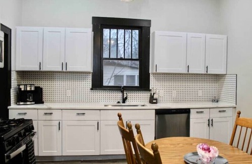 Sherman Casa | 6 Bedroom home with a shabby chic touch!