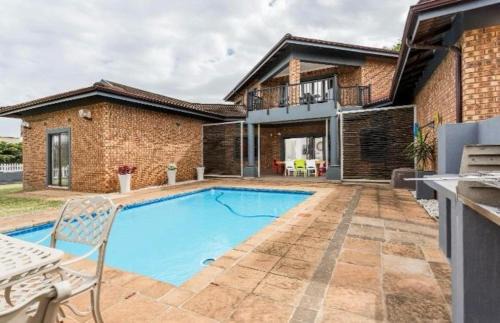 Sheffield Beach Casa | 6 Bedroom home with pool and entertainment area