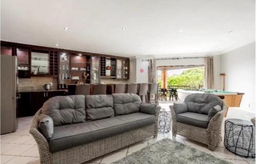 Sheffield Beach Casa | 6 Bedroom home with pool and entertainment area