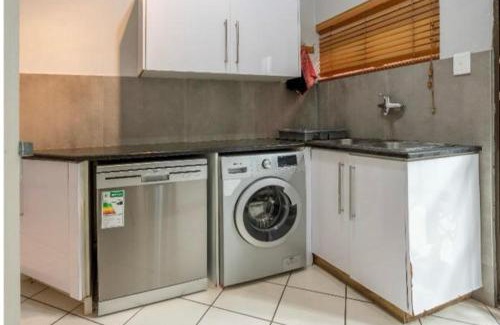 Sheffield Beach Casa | 6 Bedroom home with pool and entertainment area
