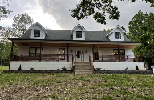 Mount Juliet Casa | 6 bedroom- Large Farmhouse only 20min to Downtown 14 Beds