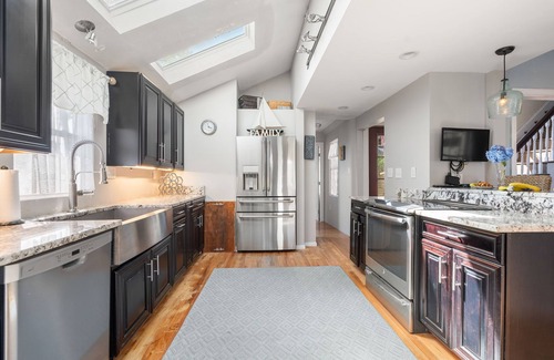 Onset Casa | 6-bedroom Oasis house in Onset w/ HUGE backyard, Firepit, Wifi, & work desk