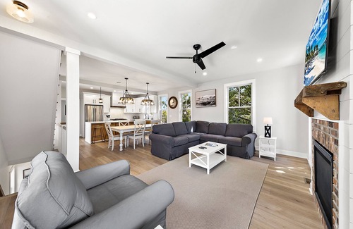 North Beach Haven Casa | 6 Bedroom Oceanside Home with a Pool