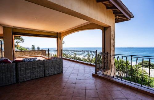 Selection Beach Casa | 6 Bedroom Tuscan Styled Home in Umdloti Beach