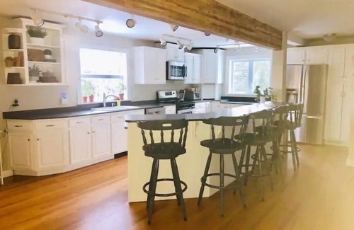 Jeffersonville Cabina | 6 bedrooms, 2.5 Bath Willow Tree Lodge with hot tub