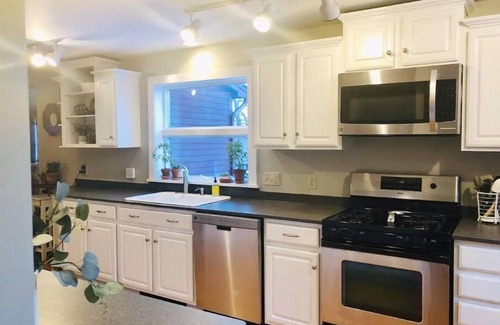 Jeffersonville Cabina | 6 bedrooms, 2.5 Bath Willow Tree Lodge with hot tub