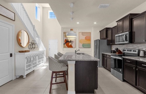 Wellington Casa | 6 Bedrooms/ 4.5 Bathrooms/ Windsor Island (4063 LA)