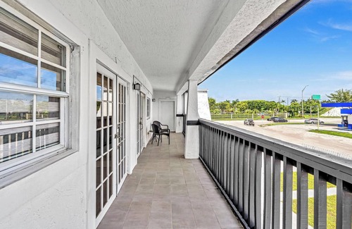 Miami Gardens Casa | 6 Bedrooms 4 bath 2 story home Miami Gardens sleep 20