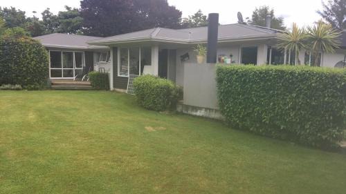 Rotoorangi Casa | 6 bedrooms, Close to rowing, Velodrome, field days