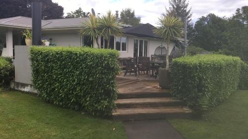 Rotoorangi Casa | 6 bedrooms, Close to rowing, Velodrome, field days