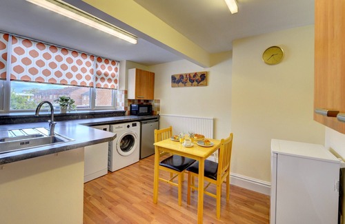 Skegby Casa | 6 Bedrooms, sleeps up to 16, parking, space & comfort, contractors or families