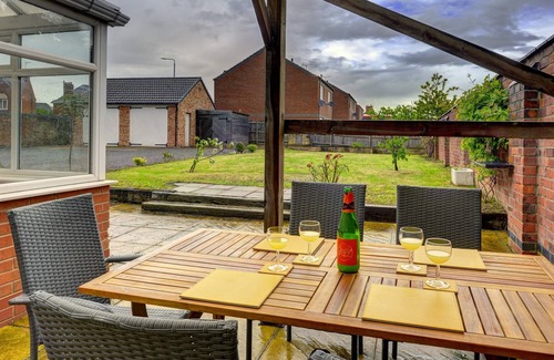 Skegby Casa | 6 Bedrooms, sleeps up to 16, parking, space & comfort, contractors or families