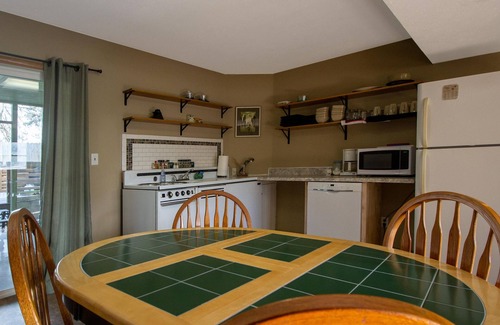 Bloomington Casa | 6 Bedrooms House w Hot Tub Deck Pool Table
