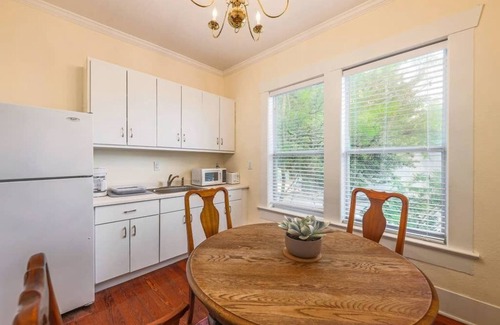 Central East Austin Casa | 6 Bedrooms in #1 Central Location