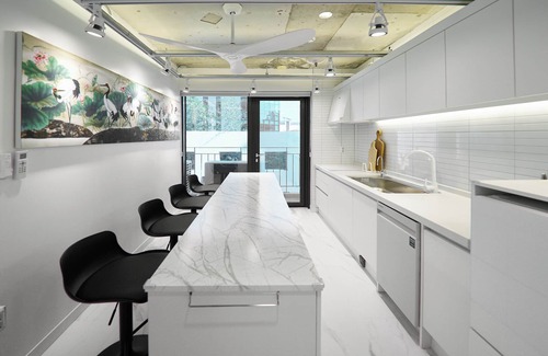 Yeonnam-dong Casa | 6 Bedrooms with Garden Urban living 5-min walk to Hongik University Station