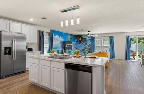 Indian Trails Casa | 6 Beds | 12 Mins to The Beach | Pets Okay | Fenced Yard