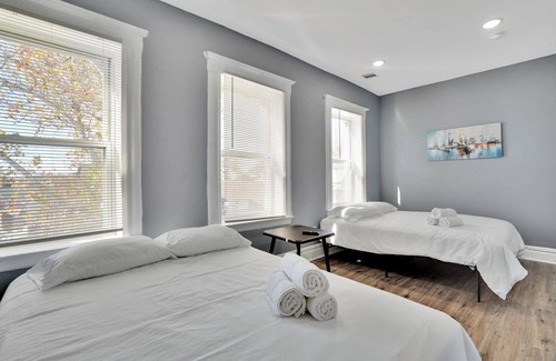 Roselle Park Apartamento | 6 Beds-Beautiful Apartment , near Schools, Bus Transits! Pet Friendly!