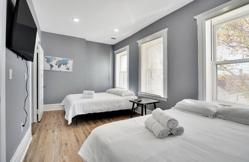 Roselle Park Apartamento | 6 Beds-Beautiful Apartment , near Schools, Bus Transits! Pet Friendly!
