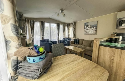 Wells-next-the-Sea Casa | 6 berth caravan with WiFi at Wells-next-the-Sea in Norfolk ref 72032T
